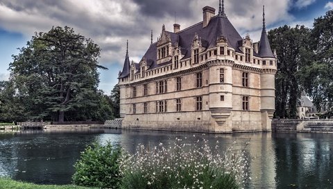 Обои небо, облака, деревья, река, замок, франция, encore azay, the sky, clouds, trees, river, castle, france разрешение 2560x1707 Загрузить