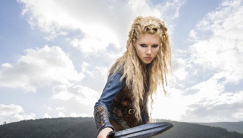 Обои блондинка, меч, актриса, сериал, викинги, кэтрин уинник, vikings, blonde, sword, actress, the series, the vikings, katheryn winnick разрешение 7360x4912 Загрузить