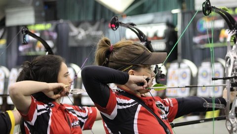 Обои девушки, спорт, стрелы, тетива, стрельба из лука, лучницы, girls, sport, arrows, string, archery, archers разрешение 5184x3456 Загрузить