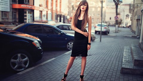 Обои стиль, девушка, город, улица, авто, черное платье, вероника, style, girl, the city, street, auto, black dress, veronica разрешение 2048x1365 Загрузить