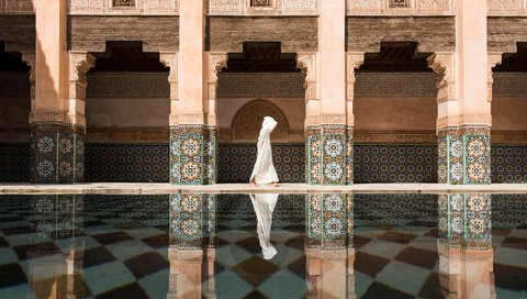 Обои храм, ben youssef, девушка, отражение, город, бассейн, в белом, марракеш, марокко, temple, girl, reflection, the city, pool, in white, marrakech, morocco разрешение 2560x1440 Загрузить