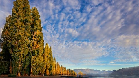 Обои небо, облака, деревья, река, утро, осень, the sky, clouds, trees, river, morning, autumn разрешение 2048x1365 Загрузить