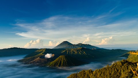 Обои небо, облака, горы, пейзаж, вулкан, индонезия, ява, the sky, clouds, mountains, landscape, the volcano, indonesia, java разрешение 1920x1200 Загрузить