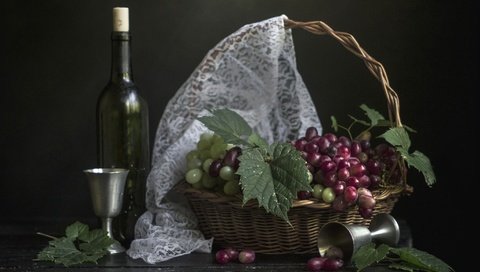Обои листья, виноград, черный фон, корзина, вино, бутылка, натюрморт, leaves, grapes, black background, basket, wine, bottle, still life разрешение 2048x1318 Загрузить