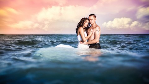 Обои девушка, море, парень, модель, мокрые, любовь, пара, girl, sea, guy, model, wet, love, pair разрешение 3500x2188 Загрузить