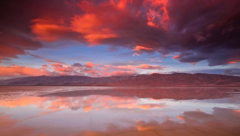 Обои небо, облака, озеро, горы, закат, отражение, the sky, clouds, lake, mountains, sunset, reflection разрешение 2562x1707 Загрузить