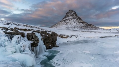 Обои небо, киркьюфетль, облака, гора kirkjufell, горы, kris williams, kirkjufellsfoss, снег, зима, водопад, лёд, исландия, the sky, kirkjufell, clouds, mountain kirkjufell, mountains, snow, winter, waterfall, ice, iceland разрешение 2000x1333 Загрузить