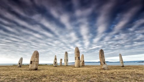 Обои небо, облака, испании, galicia, corunna, menhires, the sky, clouds, spain разрешение 2048x1365 Загрузить