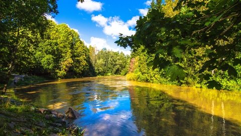 Обои небо, облака, деревья, река, природа, пейзаж, the sky, clouds, trees, river, nature, landscape разрешение 2048x1365 Загрузить