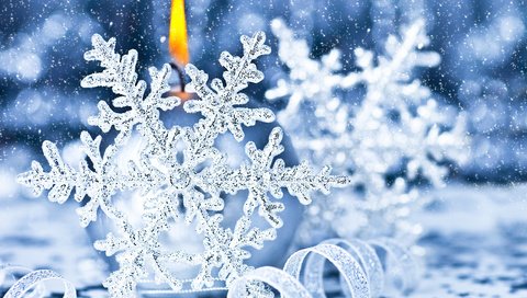 Обои снежинки, свеча, рождество, украшение, снегопад, snowflakes, candle, christmas, decoration, snowfall разрешение 5120x3803 Загрузить