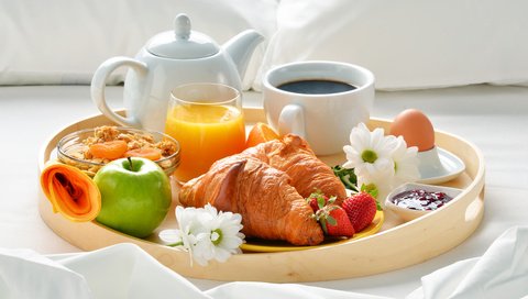 Обои утро, мюсли, клубника, сок, кофе, круассаны, coffee cup, джем, ягоды, яблоко, завтрак, круассан, morning, muesli, strawberry, juice, croissants, coffee, jam, berries, apple, breakfast, croissant разрешение 6016x3248 Загрузить