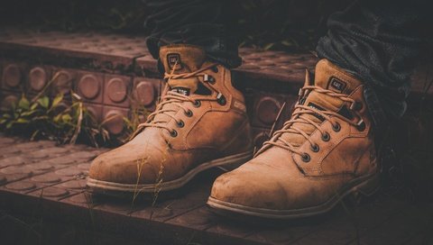 Обои ступеньки, джинсы, ноги, обувь, ботинки, шнурки, steps, jeans, feet, shoes, laces разрешение 3456x2304 Загрузить