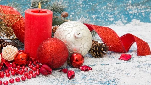 Обои новый год, шары, свеча, рождество, елочные украшения, new year, balls, candle, christmas, christmas decorations разрешение 2880x1800 Загрузить