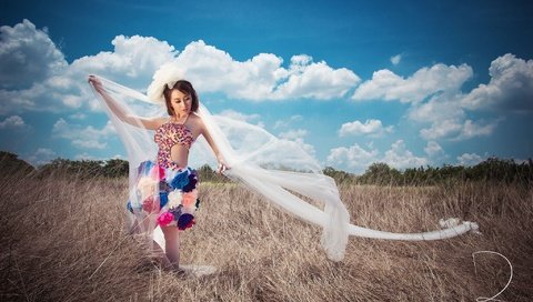 Обои небо, облака, девушка, настроение, поле, модель, азиатка, the sky, clouds, girl, mood, field, model, asian разрешение 2048x1365 Загрузить