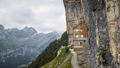 Обои трава, деревья, горы, скалы, лестница, тропинка, дом, утес, grass, trees, mountains, rocks, ladder, path, house, rock разрешение 1920x1200 Загрузить