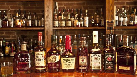 Обои бар, стойка, напитки, бренди, бутылки, бурбон, алкоголь, коньяк, бренд, виски, ром, bar, stand, drinks, brandy, bottle, bourbon, alcohol, cognac, brand, whiskey, rum разрешение 1920x1200 Загрузить