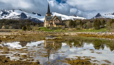 Обои небо, облака, горы, храм, норвегия, vågan, the lofoten cathedral, the sky, clouds, mountains, temple, norway разрешение 2000x1334 Загрузить