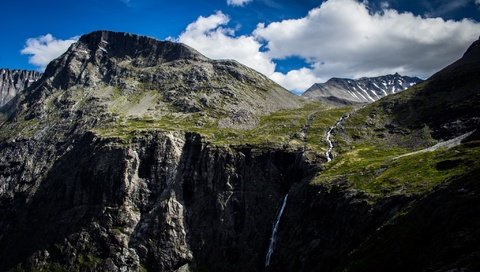 Обои небо, облака, горы, норвегия, горный хребет, trollstigen mountain range, тролльстиген, the sky, clouds, mountains, norway, mountain range разрешение 2048x1235 Загрузить