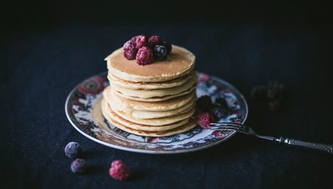 Обои малина, ягоды, черника, завтрак, выпечка, оладьи, raspberry, berries, blueberries, breakfast, cakes, pancakes разрешение 6720x4480 Загрузить