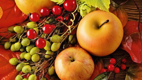 Обои листья, яблоки, осень, лесные ягоды, урожай, плоды, натюрморт, leaves, apples, autumn, berries, harvest, fruit, still life разрешение 3744x3744 Загрузить