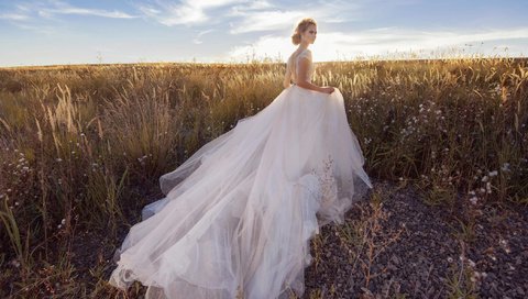 Обои трава, стиль, платье, поле, модель, невеста, grass, style, dress, field, model, the bride разрешение 2112x1188 Загрузить