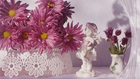 Обои бутоны, статуэтка, хризантемы, buds, figurine, chrysanthemum разрешение 2112x1188 Загрузить