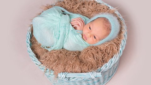 Обои мальчик, малыш, младенец, шапочка, мех, корзинка, кокон, boy, baby, cap, fur, basket, cocoon разрешение 5000x3568 Загрузить