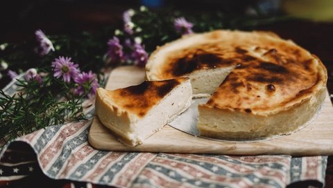 Обои цветы, еда, сладкое, выпечка, творог, запеканка, flowers, food, sweet, cakes, cheese, casserole разрешение 5919x3946 Загрузить