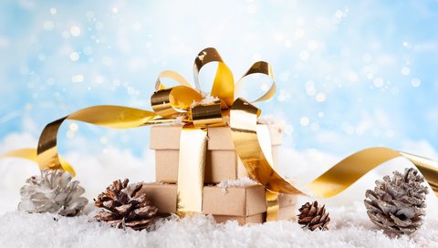 Обои снег, новый год, подарки, праздник, рождество, шишки, композиция, snow, new year, gifts, holiday, christmas, bumps, composition разрешение 5616x3744 Загрузить