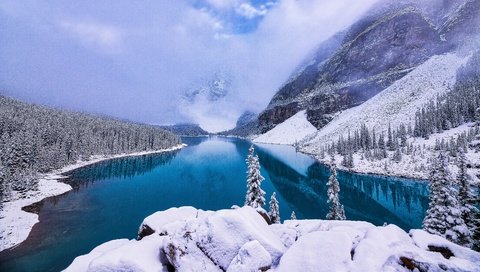 Обои озеро, канада, горы, альберта, снег, берег, лес, зима, водоем, ели, lake, canada, mountains, albert, snow, shore, forest, winter, pond, ate разрешение 3840x2160 Загрузить