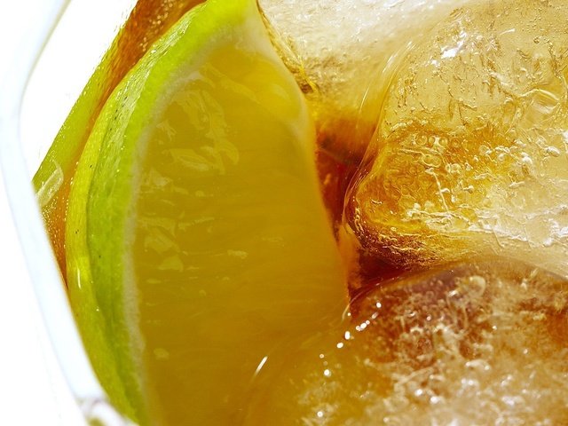 Обои макро, напиток, фрукты, лёд, лайм, коктейль, цитрусы, macro, drink, fruit, ice, lime, cocktail, citrus разрешение 1920x1200 Загрузить