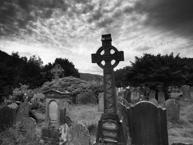 Обои мрак, готика, кладбище, могилы, the darkness, gothic, cemetery, graves разрешение 1920x1200 Загрузить