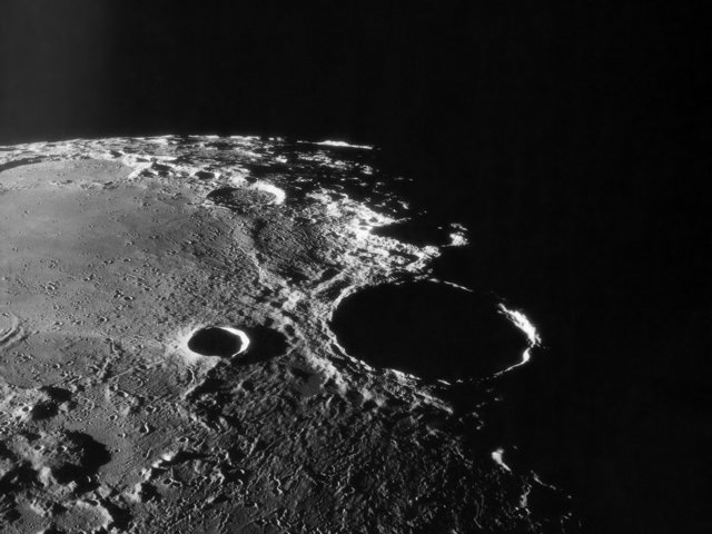 Обои луна, тень, кратер, the moon, shadow, crater разрешение 1920x1440 Загрузить