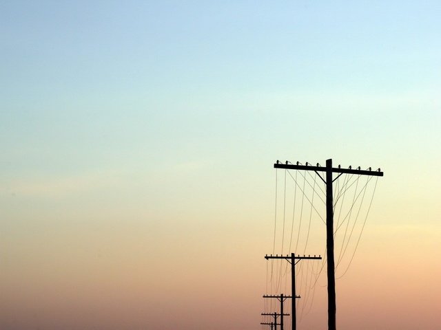 Обои небо, провода, столбы, the sky, wire, posts разрешение 1920x1440 Загрузить