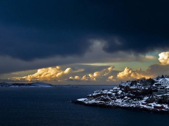 Обои облака, снег, зима, залив, дома, clouds, snow, winter, bay, home разрешение 1920x1200 Загрузить