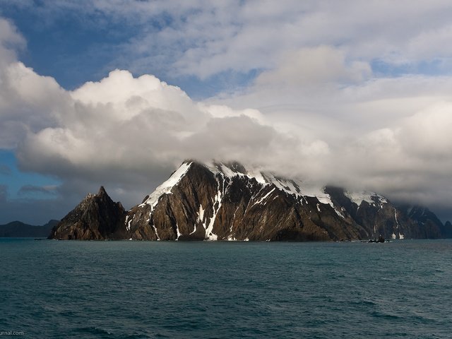 Обои облака, горы, скалы, снег, море, clouds, mountains, rocks, snow, sea разрешение 1920x1188 Загрузить