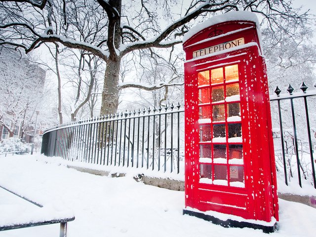 Обои зима, красная, забор, телефонная будка, winter, red, the fence, phone booth разрешение 1920x1200 Загрузить