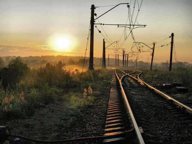 Обои солнце, железная дорога, провода, туман, дома, пути, the sun, railroad, wire, fog, home, the way разрешение 3072x2282 Загрузить