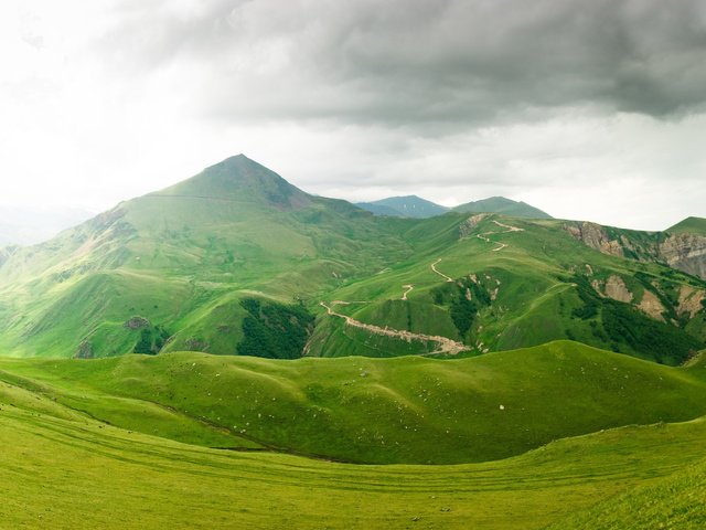 Обои природа, зелёные холмы, грозовые тучи, nature, green hills, storm clouds разрешение 2560x1600 Загрузить