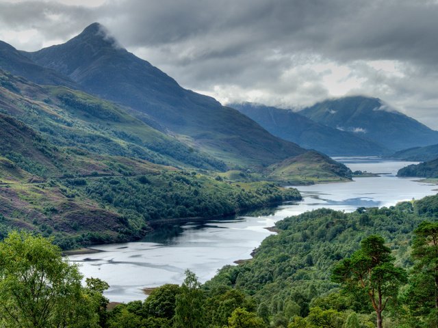 Обои небо, облака, вода, река, горы, дерево, тучи, шотландия, the sky, clouds, water, river, mountains, tree, scotland разрешение 3786x2479 Загрузить