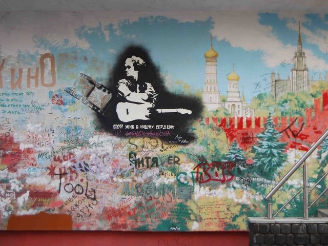 Обои кино, виктор цой, граффит, он жив, movie, viktor tsoi, graffit, he's alive разрешение 1920x1200 Загрузить