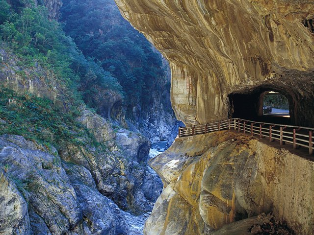 Обои дорога, горы, туннель, обрыв, road, mountains, the tunnel, open разрешение 1920x1200 Загрузить