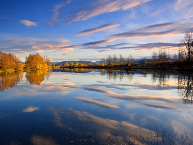 Обои небо, облака, деревья, озеро, отражение, осень, the sky, clouds, trees, lake, reflection, autumn разрешение 1920x1200 Загрузить