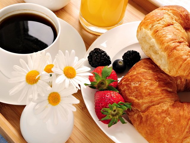 Обои еда, клубника, кофе, завтрак, круасан, сок, food, strawberry, coffee, breakfast, croissant, juice разрешение 1920x1200 Загрузить