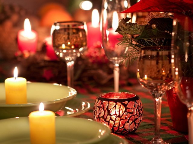 Обои свечи, огонь, стол, романтика, тарелки, бокалы, candles, fire, table, romance, plates, glasses разрешение 1920x1200 Загрузить