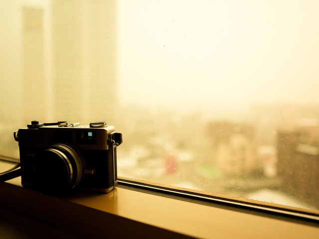 Обои фото, фотоаппарат, окно, камера, canon canonet ql, photo, the camera, window, camera разрешение 2560x1600 Загрузить