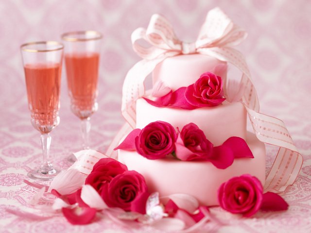 Обои розы, вино, бокалы, праздник, шампанское, торт, тортик, roses, wine, glasses, holiday, champagne, cake разрешение 2560x1600 Загрузить