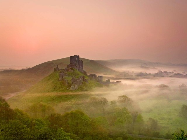 Обои восход, утро, туман, замок, англия, sunrise, morning, fog, castle, england разрешение 3072x2048 Загрузить