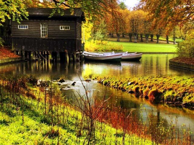 Обои деревья, природа, осень, лодки, домик, небольшая речка, trees, nature, autumn, boats, house, a small river разрешение 1920x1200 Загрузить