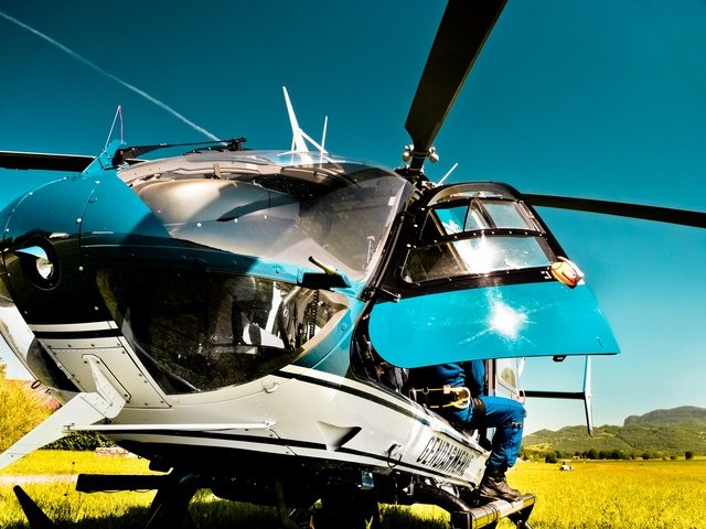 Обои солнце, лето, вертолет, лопасти, the sun, summer, helicopter, blades разрешение 1920x1440 Загрузить